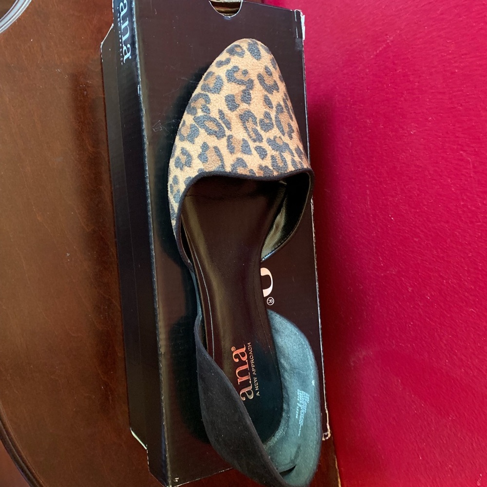 Leopard pointed toe flats
